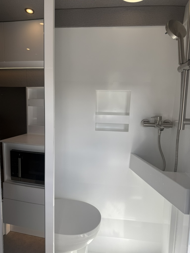 304380DF-D35F-4B4E-A61B-BEC20FF4003C_1_105_c